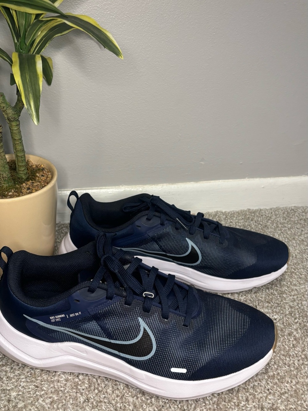 Nike Men's Dark Blue Athletic Running Shoes with White Sole